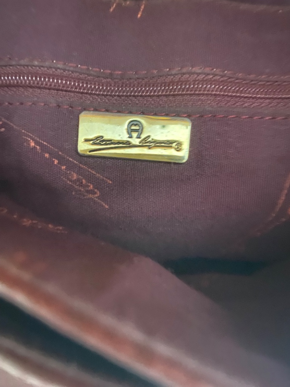 Vintage Etienne Aigner Burgundy Leather Crossbody Bag Horsebit Medallion Purse - Picture 7 of 16